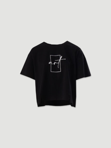 T-SHIRT PRETA COM BORDADO FERRACHE