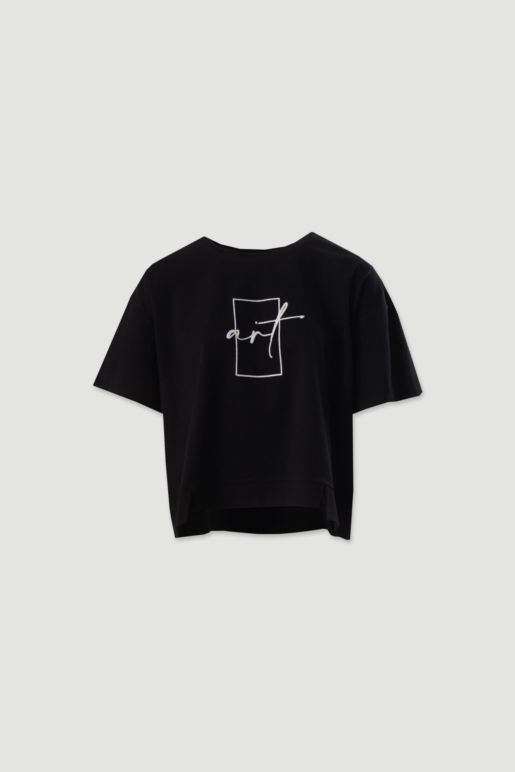 1780062842_9976c4004e235adf5dda721d1c08b5b3 T-SHIRT PRETA COM BORDADO FERRACHE - Image 1