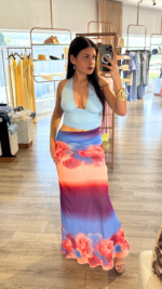VESTIDO COMPRIDO DEGRADÊ AZUL E CORAL COM DECOTE HALTER PONTO CHIC - Image 3