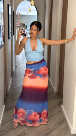 VESTIDO COMPRIDO DEGRADÊ AZUL E CORAL COM DECOTE HALTER PONTO CHIC