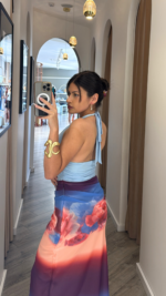 VESTIDO COMPRIDO DEGRADÊ AZUL E CORAL COM DECOTE HALTER PONTO CHIC - Image 2