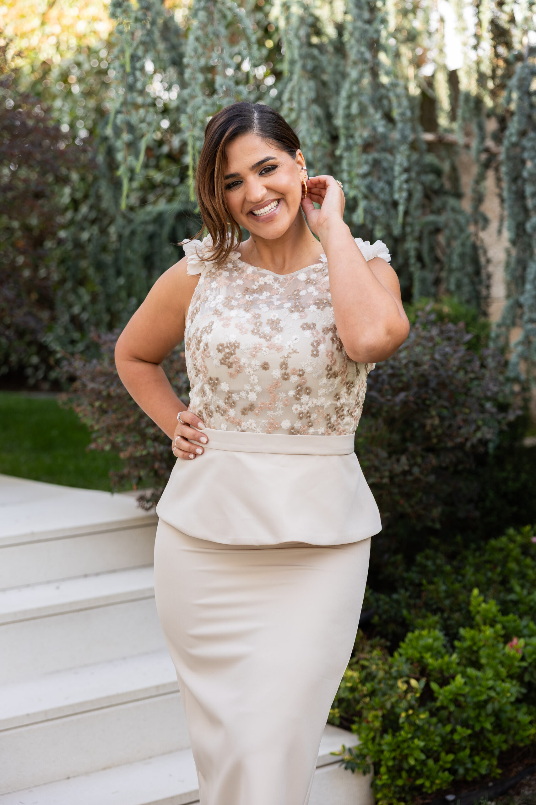 4B0A6478 VESTIDO MIDI BORDADO COM APLICAÇÕES FLORAIS PONTO CHIC - Image 1