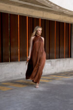 VESTIDO CASTANHO HALTER ACETINADO SAHOCO - Image 2