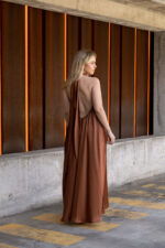 VESTIDO CASTANHO HALTER ACETINADO SAHOCO - Image 6
