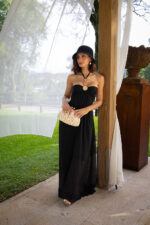 VESTIDO PRETO COM DETALHE DOURADO NO PESCOÇO RINASCIMENTO - Image 4
