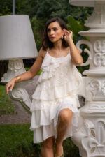 VESTIDO CRU COM FOLHOS E LANTEJOULAS PONTO CHIC - Image 3