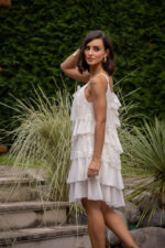 VESTIDO CRU COM FOLHOS E LANTEJOULAS PONTO CHIC - Image 5