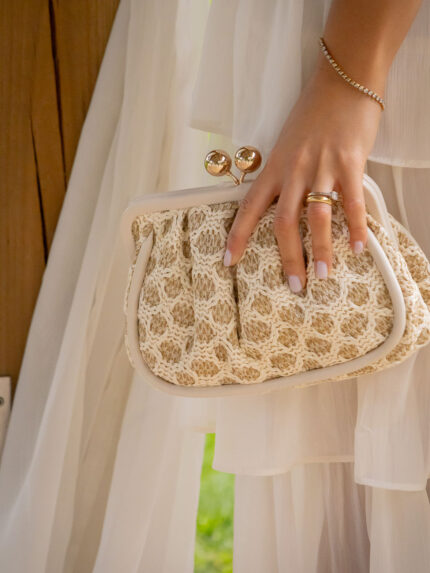 CLUTCH EM RÁFIA COM FECHO METÁLICO PONTO CHIC