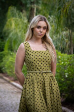 VESTIDO VERDE COM BOLAS PRETAS PONTO CHIC - Image 2