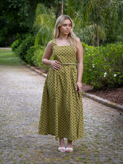 VESTIDO VERDE COM BOLAS PRETAS PONTO CHIC