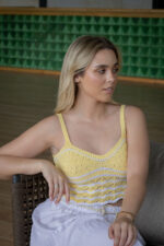TOP DE MALHA AMARELO COM RISCAS BRANCAS PONTO CHIC - Image 2