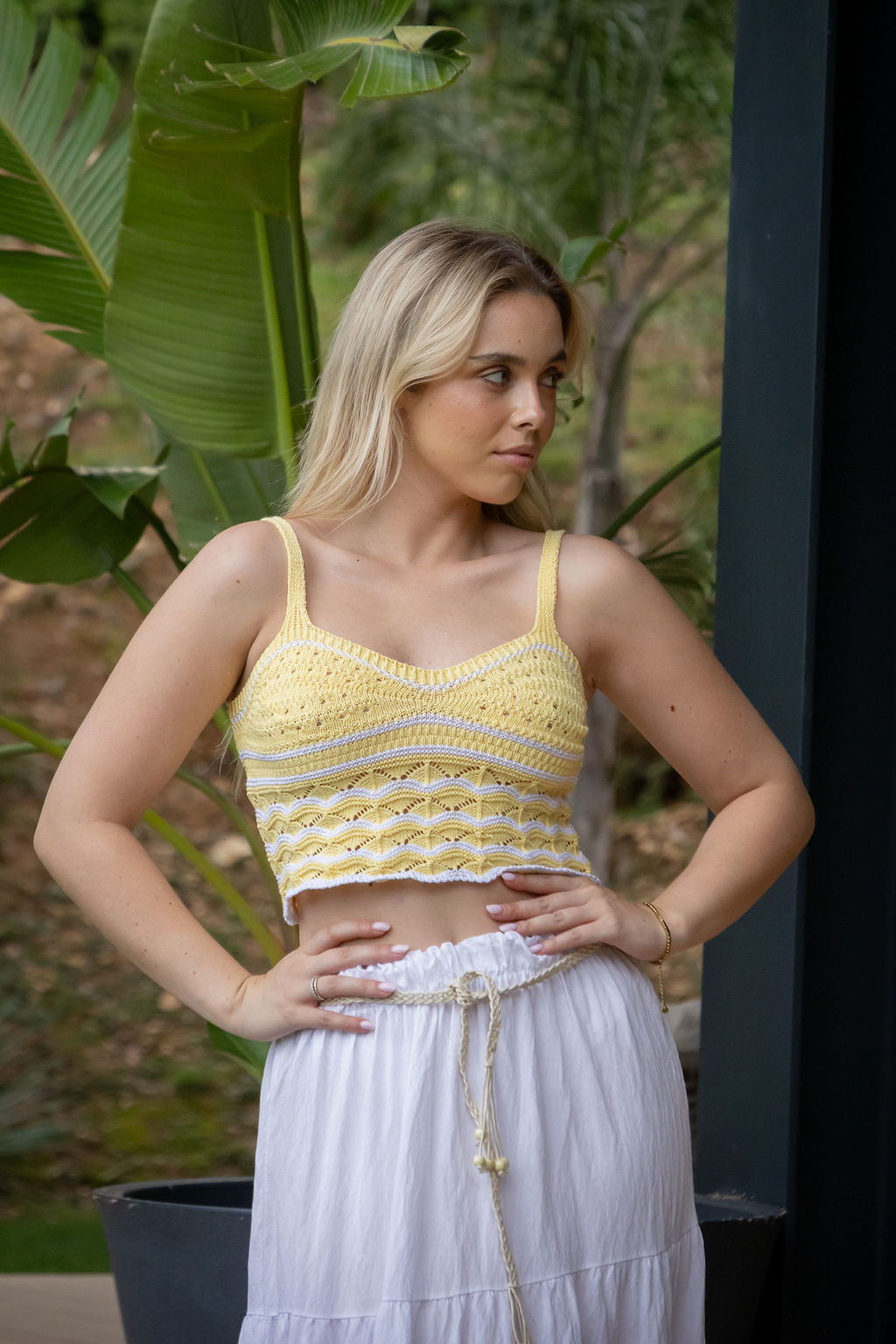 IMG_2537 TOP DE MALHA AMARELO COM RISCAS BRANCAS PONTO CHIC - Image 1