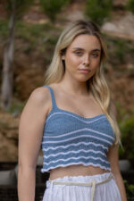 TOP DE MALHA AZUL COM RISCAS BRANCAS PONTO CHIC - Image 2