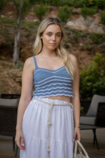 TOP DE MALHA AZUL COM RISCAS BRANCAS PONTO CHIC