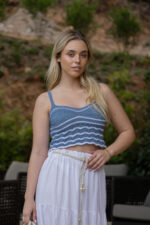 TOP DE MALHA AZUL COM RISCAS BRANCAS PONTO CHIC - Image 4