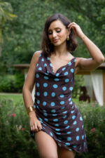 VESTIDO CASTANHO COM BOLAS AZUIS PONTO CHIC - Image 3