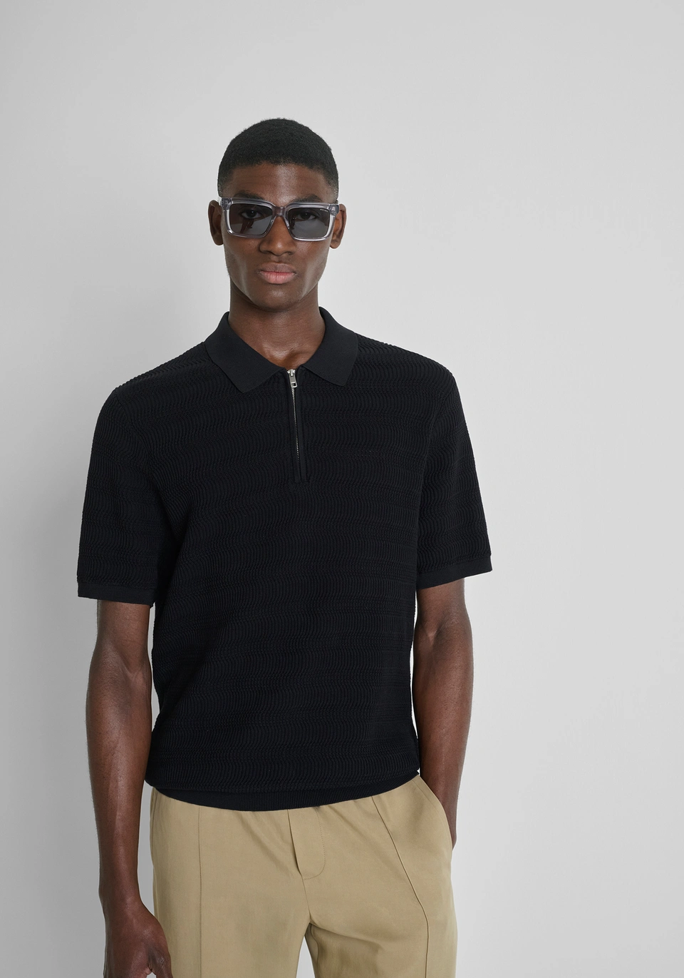 MMSW01579-YA100071-9000_04 POLO TRICOT TEXTURA ONDULADA PRETO ANTONY MORATO - Image 1