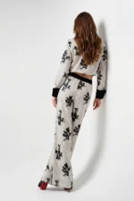 CALÇA RISCAS COM BORDADOS EM LANTEJOULAS SAHOCO - Image 2