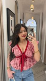 TOP VERMELHO AOS QUADRADOS COM FOLHOS PONTO CHIC - Image 4