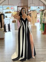 VESTIDO COMPRIDO PRETO E BRANCO COM FLORES EM RELEVO PONTO CHIC - Image 2