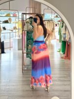 VESTIDO COMPRIDO DEGRADÊ AZUL E CORAL COM DECOTE HALTER PONTO CHIC - Image 5