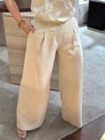 CONJUNTO BEGE COM BLAZER CINTADO E CALÇA FLUIDA PONTO CHIC - Image 5