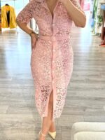 VESTIDO ROSA EM RENDA COM CINTO PONTO CHIC - Image 4