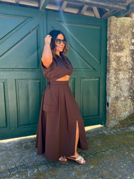 CAMISA CROPPED CASTANHA COM AJUSTE RINASCIMENTO