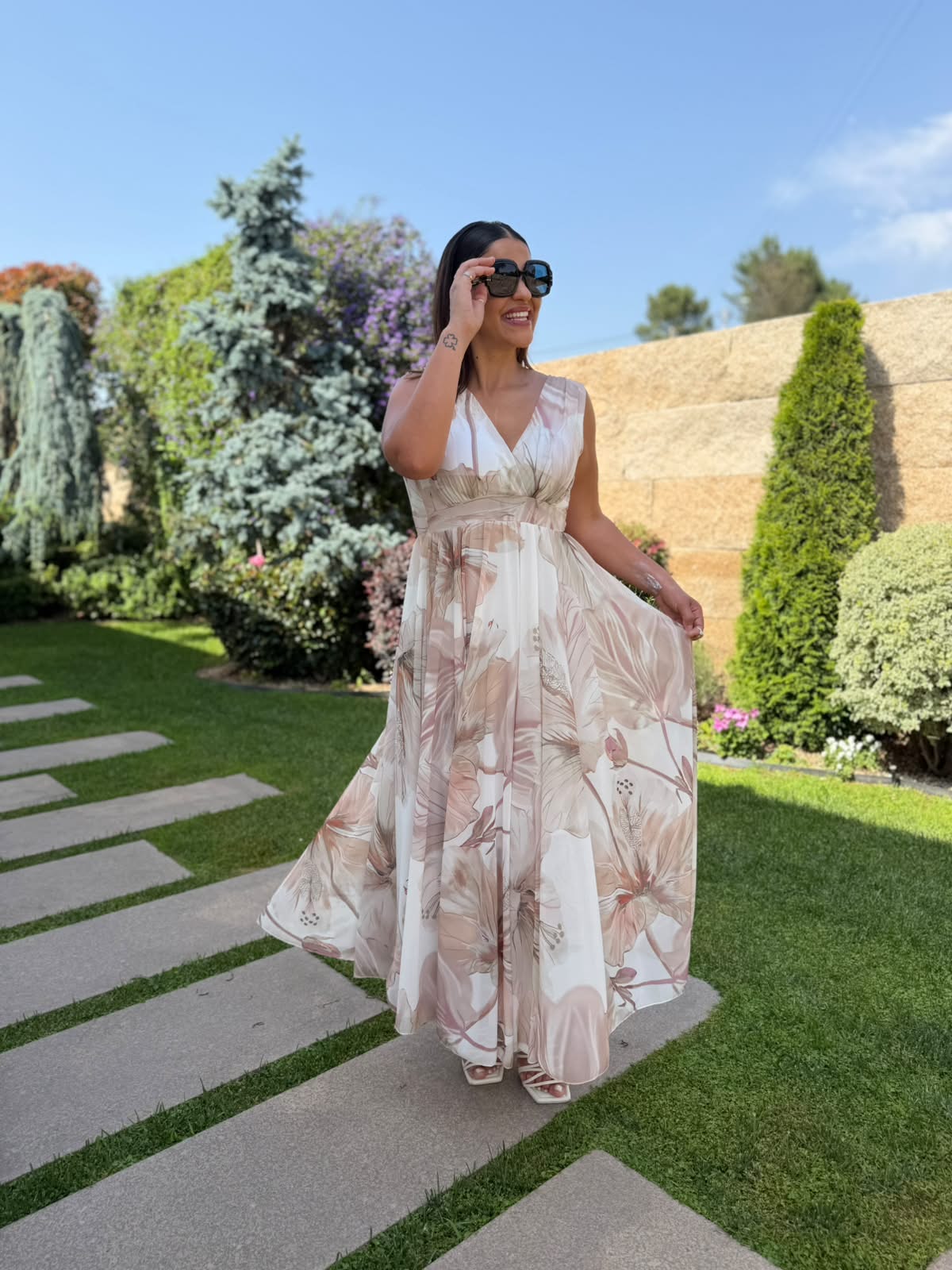 WhatsApp Image 2026-05-27 at 17.18.21 (2) VESTIDO MIDI ESTAMPADO FLORAL PONTO CHIC - Image 1
