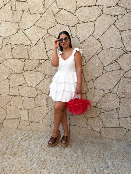 VESTIDO CURTO BRANCO COM FOLHOS PONTO CHIC
