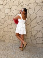 VESTIDO CURTO BRANCO COM FOLHOS PONTO CHIC - Image 2