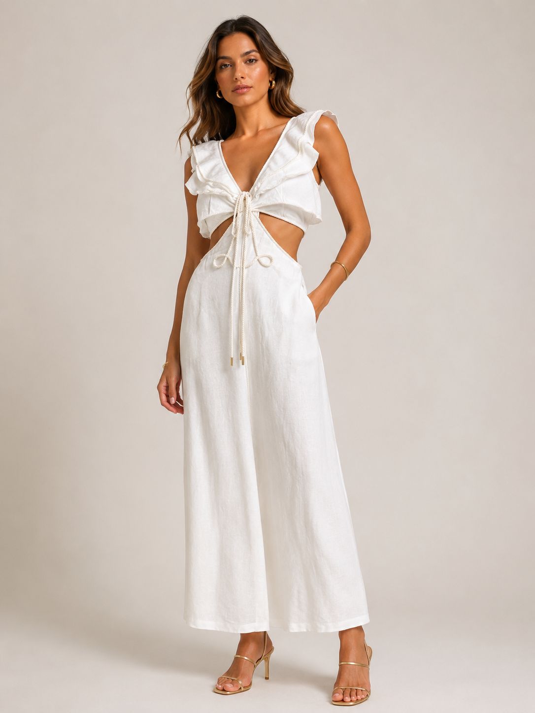 WhatsApp Image 2026-05-28 at 13.13.50 (1) VESTIDO COMPRIDO BRANCO COM RECORTES E DETALHE CORDA PONTO CHIC - Image 1