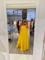 VESTIDO COMPRIDO AMARELO PLISSADO COM FOLHO FRONTAL PONTO CHIC - Image 2