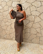VESTIDO ASSIMÉTRICO COM MANGA ABALONADA CASTANHO PONTO CHIC - Image 4
