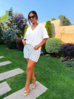 T-SHIRT BRANCA COM DECOTE EM V PONTO CHIC - Image 2