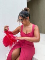 VESTIDO MIDI CEREJA COM BOTÕES DECORATIVOS PONTO CHIC