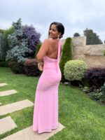 VESTIDO ROSA COM DRAPEADO E APLICAÇÃO DOURADA PONTO CHIC - Image 2