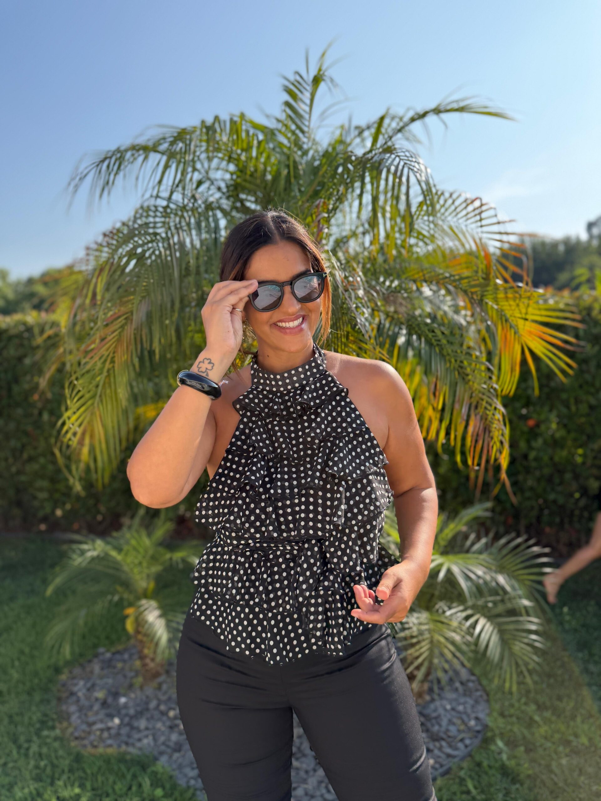 WhatsApp Image 2026-06-15 at 18.44.23 TOP PRETO E BRANCO ÀS BOLINHAS PONTO CHIC - Image 1