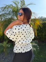BLUSA BRANCA ÀS BOLINHAS PRETAS COM MANGAS VOLUMOSAS PONTO CHIC - Image 3