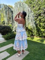 VESTIDO MIDI AZUL ESTAMPADO COM ABERTURAS LATERAIS E FOLHOS PONTO CHIC - Image 2