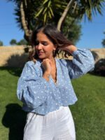 BLUSA AZUL QUADRDAOS COM BORDADOS PONTO CHIC