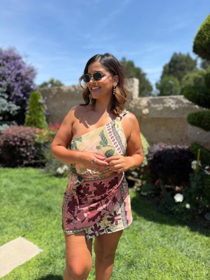TOP ASSIMÉTRICO ESTAMPADO COM LAÇO DIXIE