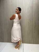 VESTIDO CHAMPANHE COM DETALHE DOURADO PONTO CHIC - Image 3