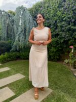 VESTIDO CHAMPANHE COM DETALHE DOURADO PONTO CHIC