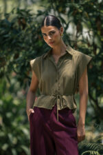 BLUSA VERDE FLUIDA COM CINTO FERRACHE