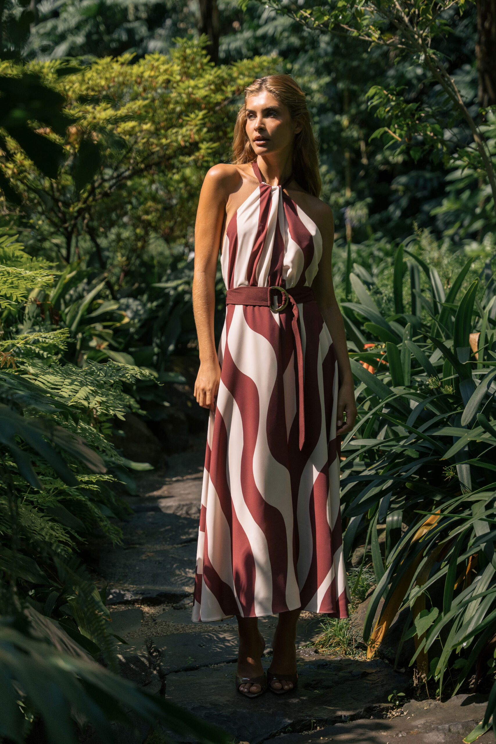 1784125633_85d40a2c02610566a2f30d7eeb8873d1 VESTIDO COMPRIDO ESTAMPADO DECOTE HALTER FERRACHE - Image 1