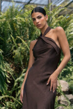 VESTIDO MIDI CASTANHO DECOTE HALTER FERRACHE - Image 2