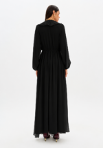 VESTIDO PRETO COM FOLHOS NO DECOTE LANÇA PERFUME - Image 5