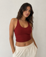 TOP BÁSICO DE ALÇAS COM COPAS VERMELHO PONTO CHIC