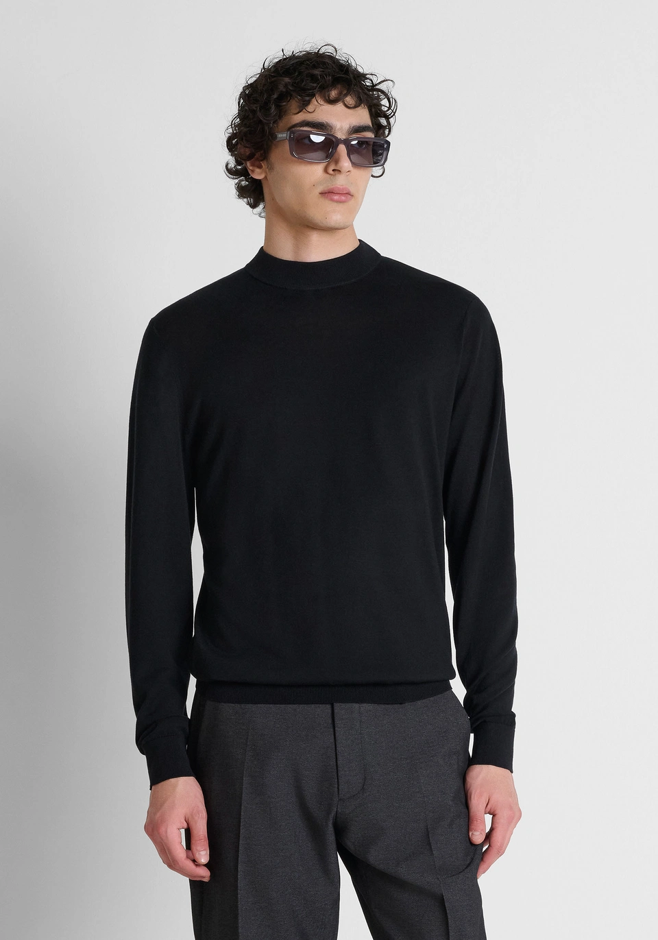 MMSW01617-YA400145-9000_02 CAMISOLA PRETA DECOTE REDONDO ANTONY MORATO - Image 1